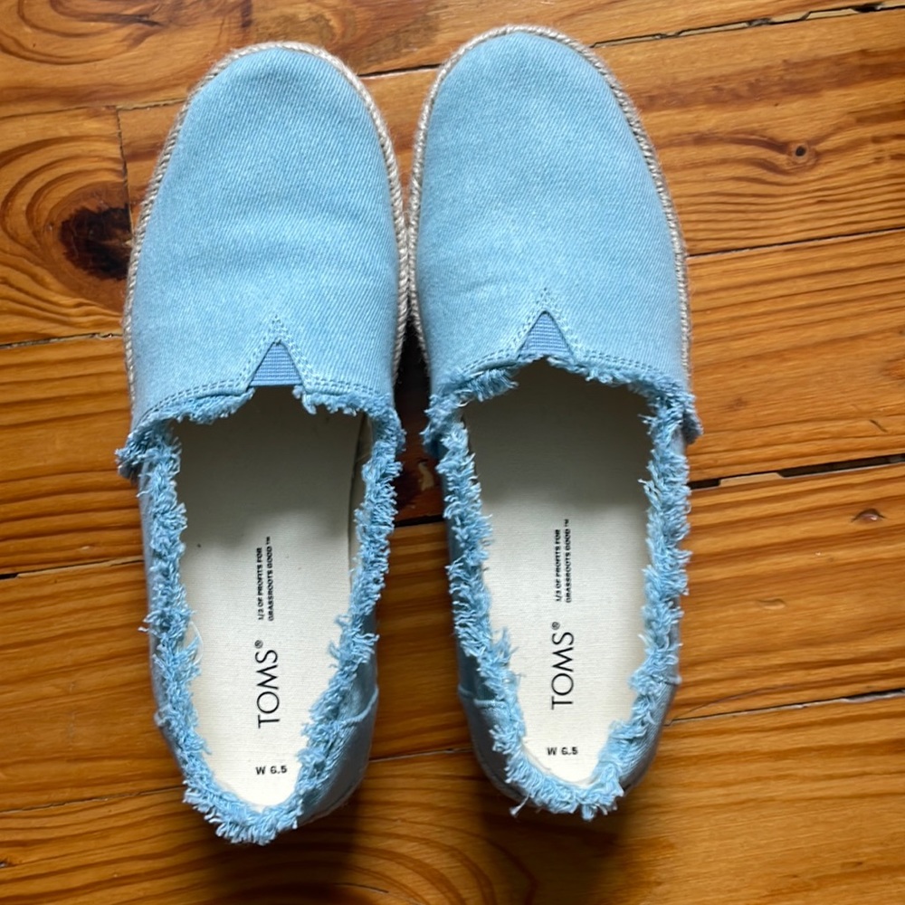 Just like new. Toms Women's Valencia Canvas Platform Espadrilles
